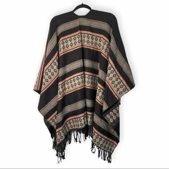 ONLY Ibeline Poncho - Geo-Tribal Cape  in Brown - Picture 4 of 8